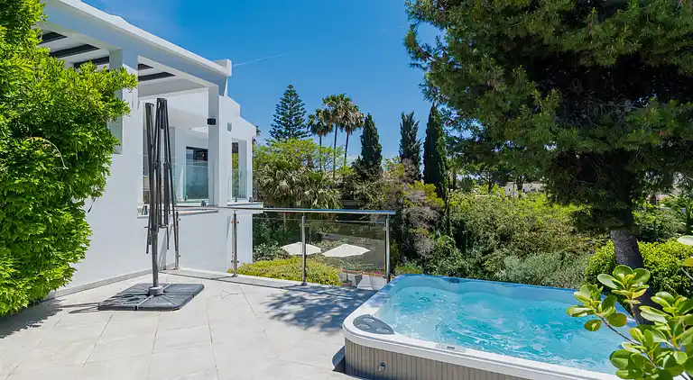 20944 - VIDUNDERLIG VILLA NÆR STRANDEN