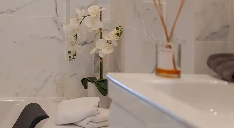 20944 - VIDUNDERLIG VILLA NÆR STRANDEN