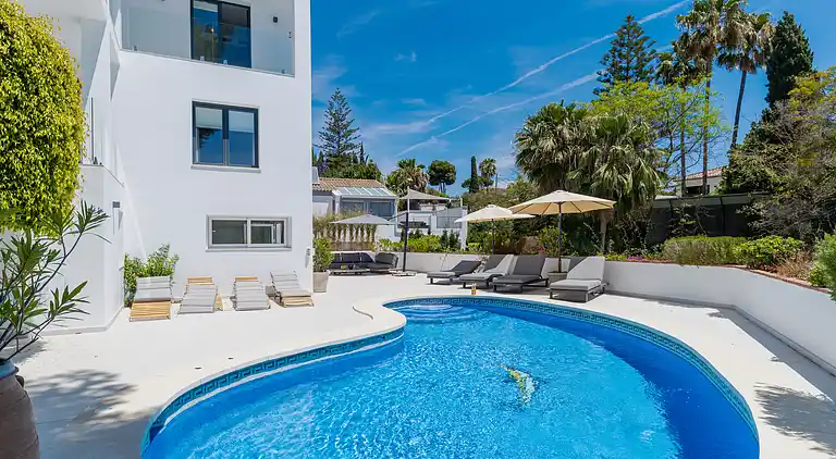 20944 - VIDUNDERLIG VILLA NÆR STRANDEN