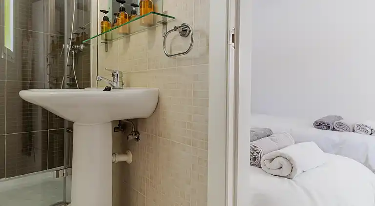 20944 - VIDUNDERLIG VILLA NÆR STRANDEN