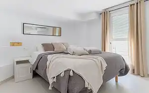 20944 - VIDUNDERLIG VILLA NÆR STRANDEN