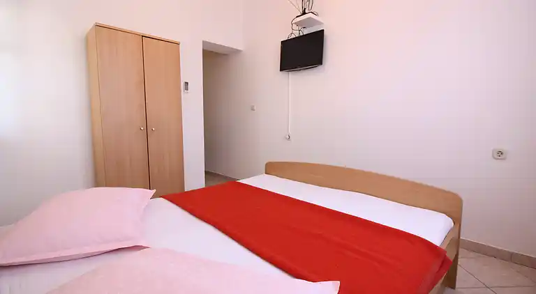 One bedroom apartment near beach Metajna, Pag (A-6486-e)