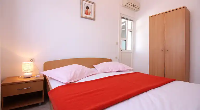 One bedroom apartment near beach Metajna, Pag (A-6486-e)