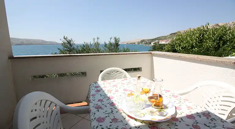 One bedroom apartment near beach Metajna, Pag (A-6486-e)