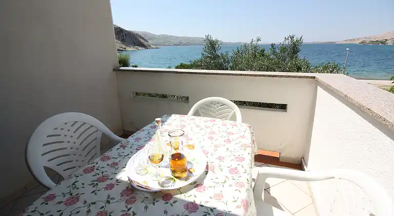 One bedroom apartment near beach Metajna, Pag (A-6486-e)
