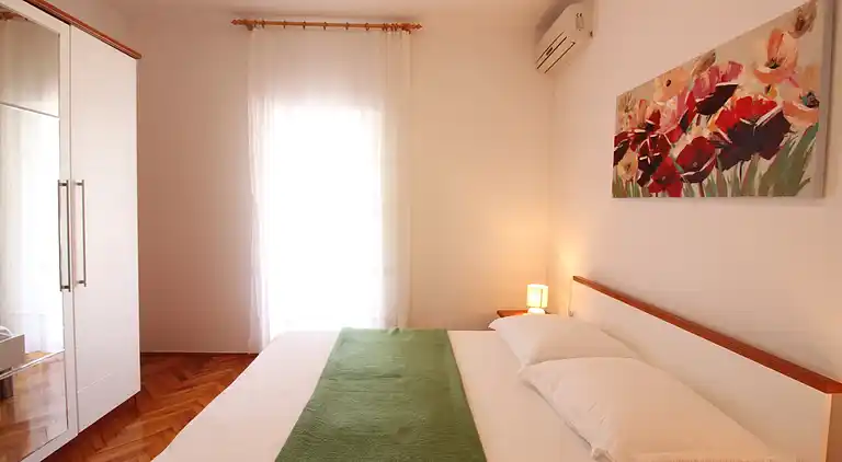 One bedroom apartment near beach Metajna, Pag (A-6486-e)