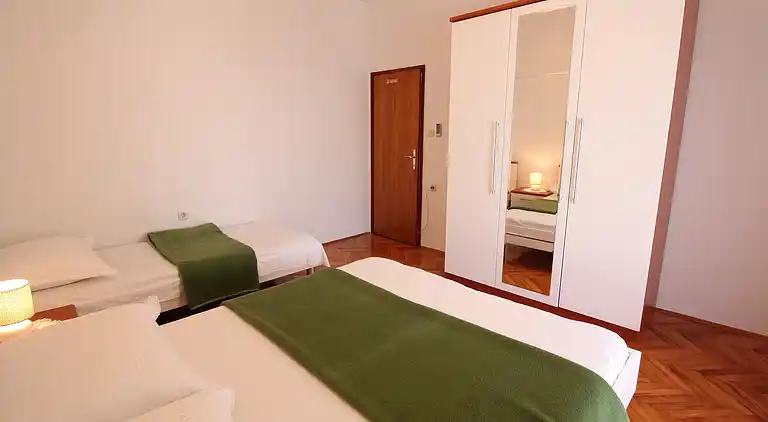 One bedroom apartment near beach Metajna, Pag (A-6486-e)