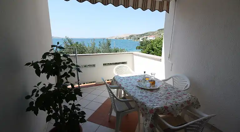 One bedroom apartment near beach Metajna, Pag (A-6486-e)