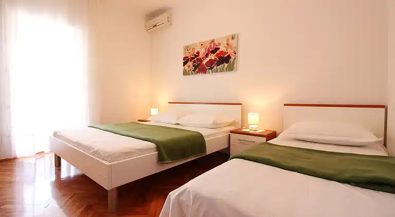 One bedroom apartment near beach Metajna, Pag (A-6486-e)