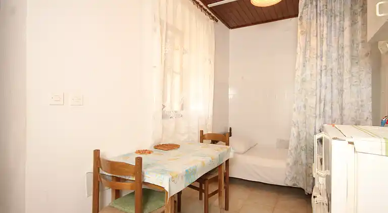 1-Zimmer-Ferienwohnung am Strand Rukavac, Vis (A-1154-a)