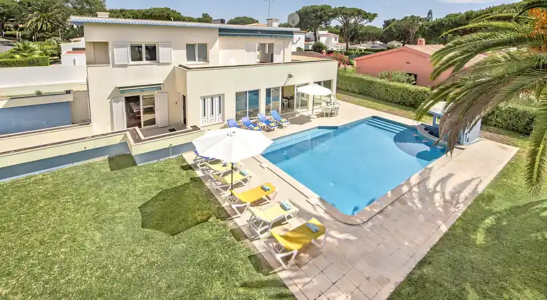 Große Villa mit privatem Pool, in der Nähe von