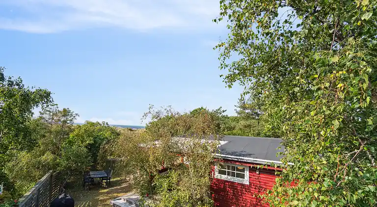 Klassisk sommerhus ved badestrand i Boderne
