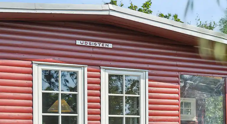 Klassisk sommerhus ved badestrand i Boderne