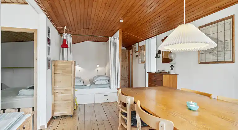 Klassisk sommerhus ved badestrand i Boderne