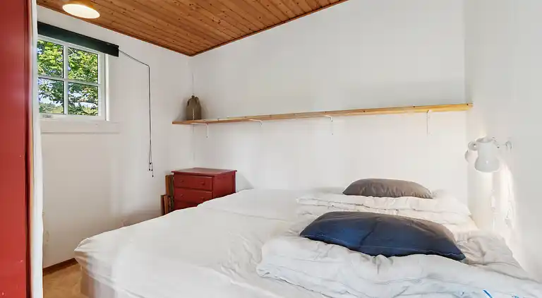 Klassisk sommerhus ved badestrand i Boderne