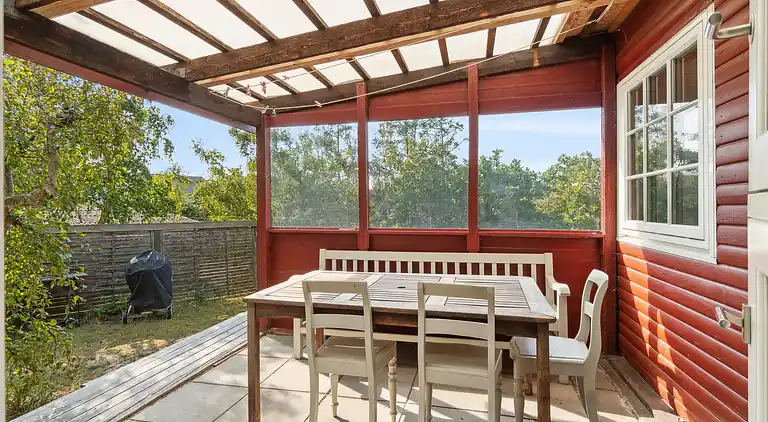 Klassisk sommerhus ved badestrand i Boderne