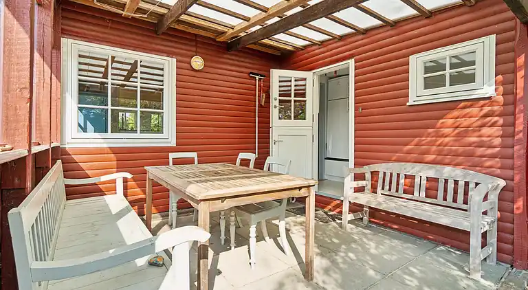 Klassisk sommerhus ved badestrand i Boderne