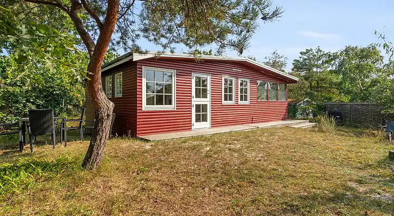 Klassisk sommerhus ved badestrand i Boderne