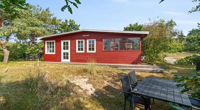 Klassisk sommerhus ved badestrand i Boderne