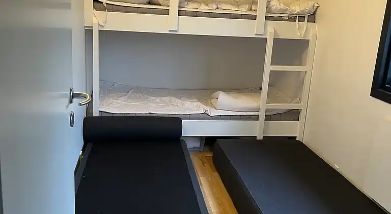 Roligt sommerhusliv kun 50 meter fra stranden