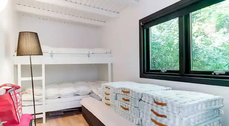 Roligt sommerhusliv kun 50 meter fra stranden