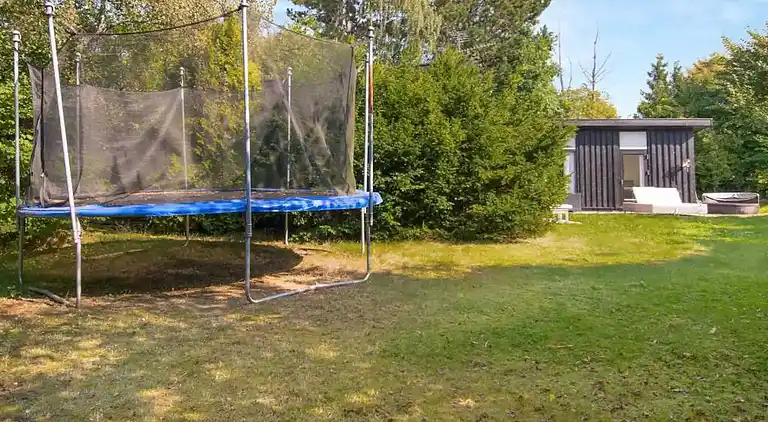 Roligt sommerhusliv kun 50 meter fra stranden