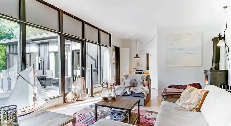 Roligt sommerhusliv kun 50 meter fra stranden