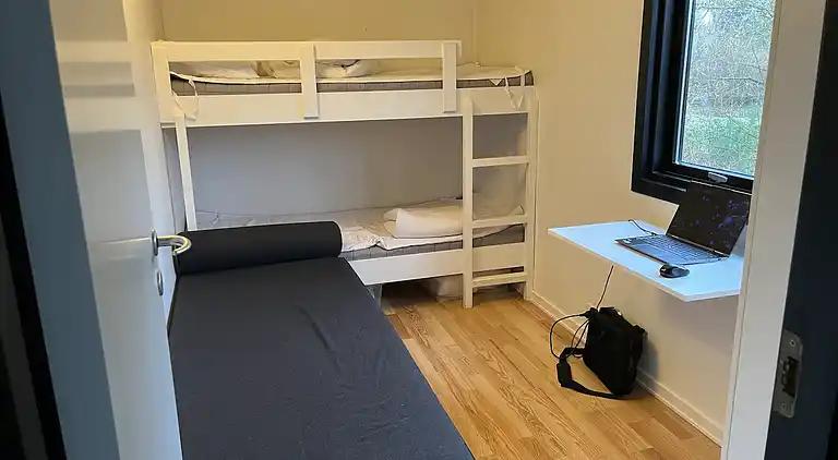 Roligt sommerhusliv kun 50 meter fra stranden