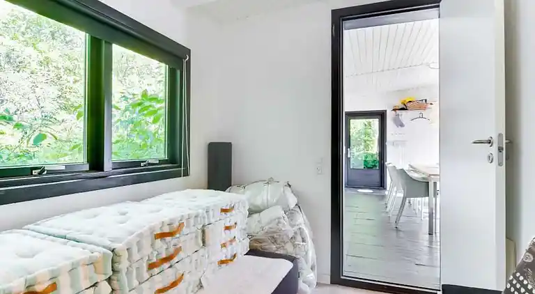 Roligt sommerhusliv kun 50 meter fra stranden