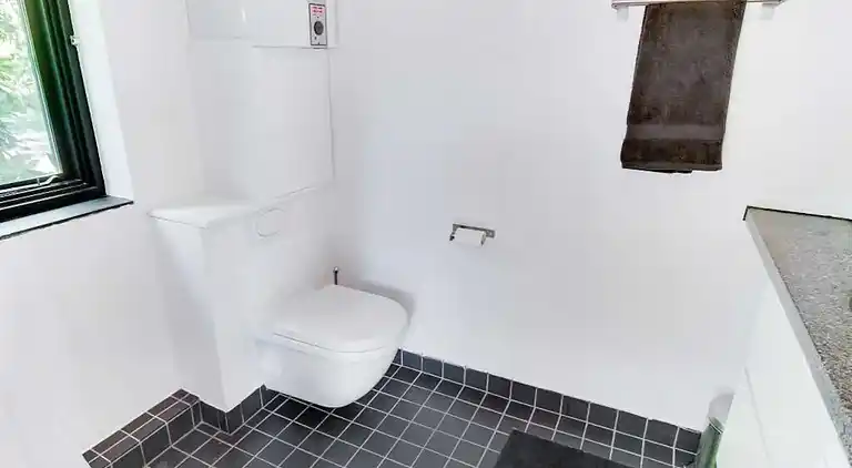 Roligt sommerhusliv kun 50 meter fra stranden