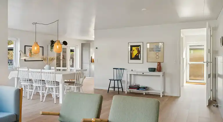 Modernes Skagen-Haus nah am Strand und Stadt