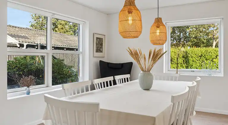 Modernes Skagen-Haus nah am Strand und Stadt