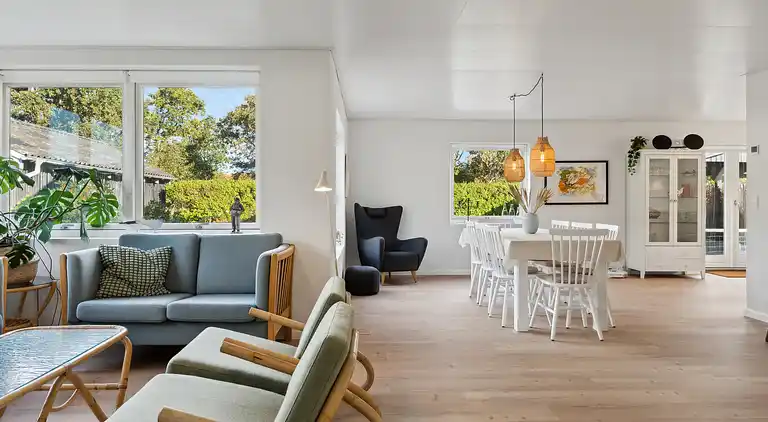 Modernes Skagen-Haus nah am Strand und Stadt