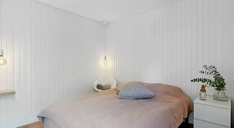 Nyrenoveret og moderne sommerhus tæt på stranden