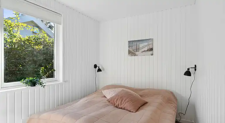 Nyrenoveret og moderne sommerhus tæt på stranden