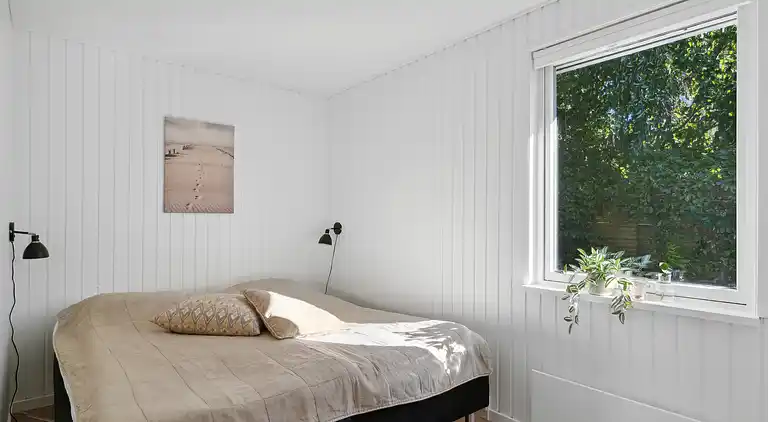 Nyrenoveret og moderne sommerhus tæt på stranden