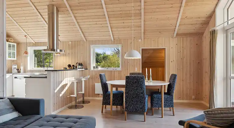 Lovely summer house with SPA, close to the beach.