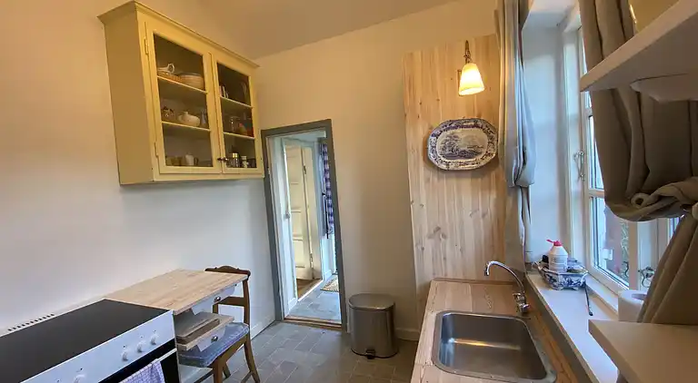 Charmerende stråtægt sommerhus fra 1947 