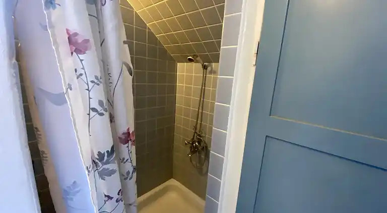 Charmerende stråtægt sommerhus fra 1947 