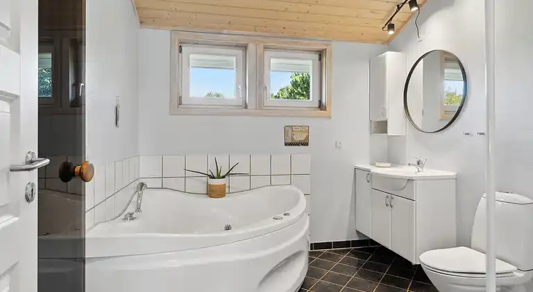 Lækkert 10 personers sommerhus med sauna og spa.