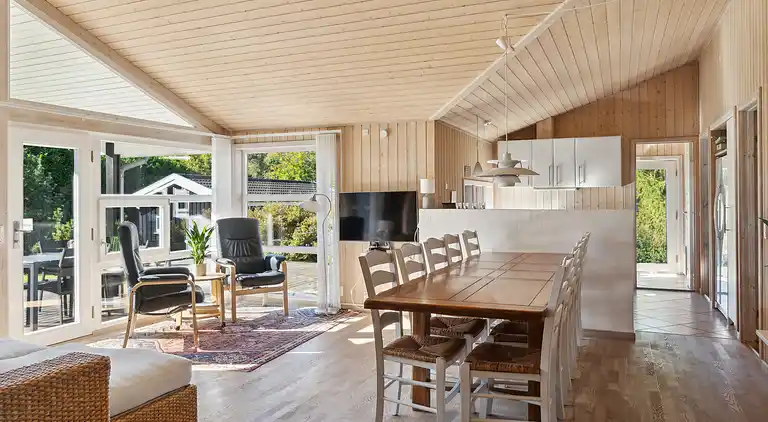 Lækkert 10 personers sommerhus med sauna og spa.