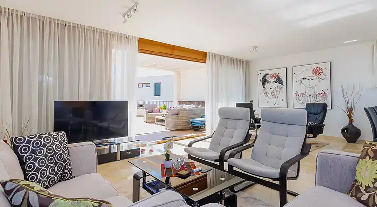 TOLLES PENTHOUSE IN DER NÄHE VON STRAND