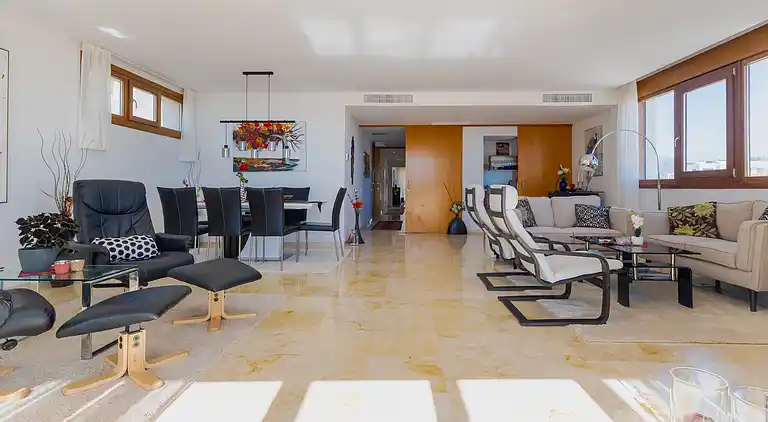 TOLLES PENTHOUSE IN DER NÄHE VON STRAND