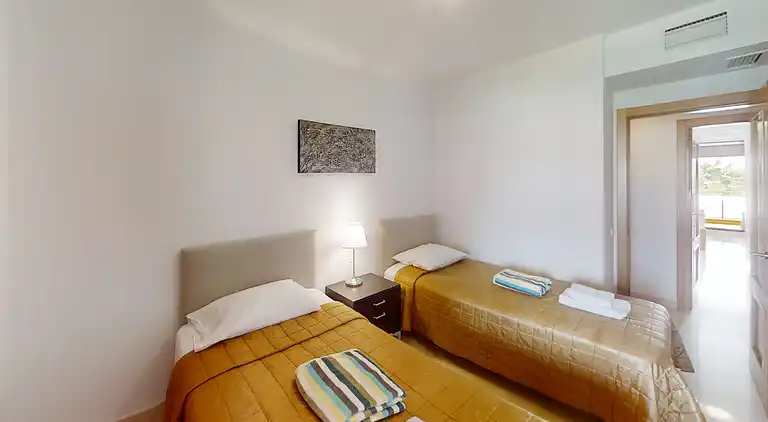 Ático cerca de golf y playa