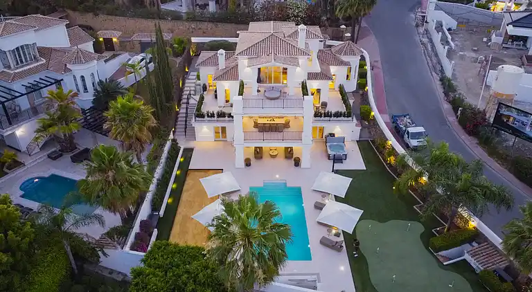 FANTASTIC LUXURY VILLA