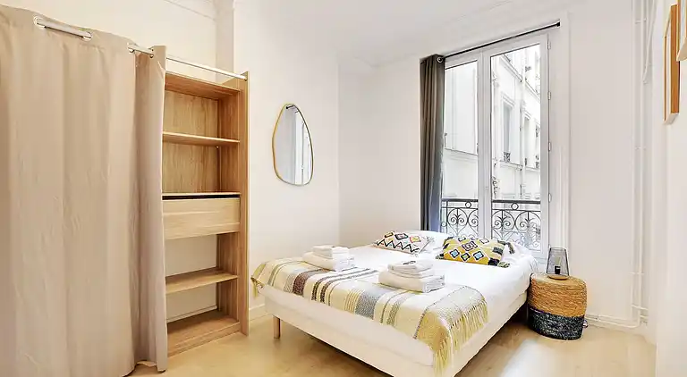 Apartment in Porte-Saint-Martin