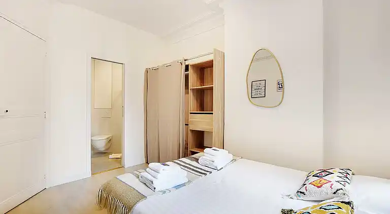 Apartment in Porte-Saint-Martin