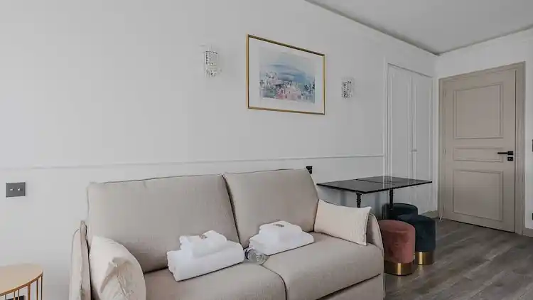 Apartment in Plaine-Monceau