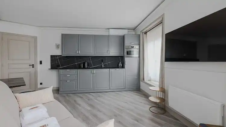Apartment in Plaine-Monceau