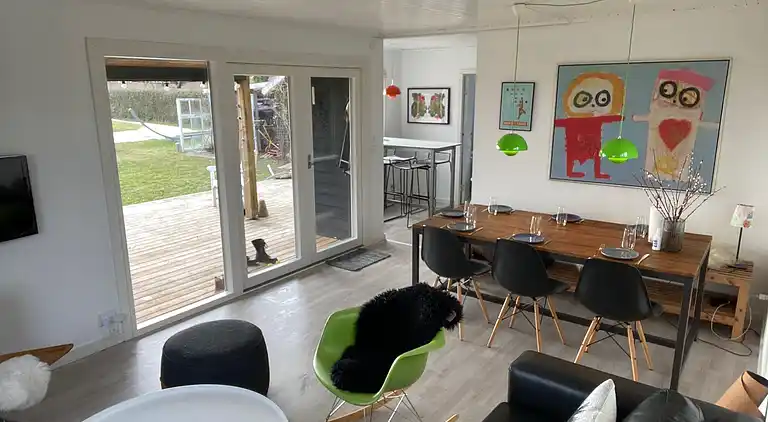 Skønt sommerhus med havudsigt og stor terrasse